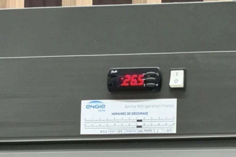 A supermarket freezer controller and defrost-schedule panel of the kind used in French commercial stores, where a near-identical attack to the US military incident saw freezer temperatures cranked to 50C overnight.