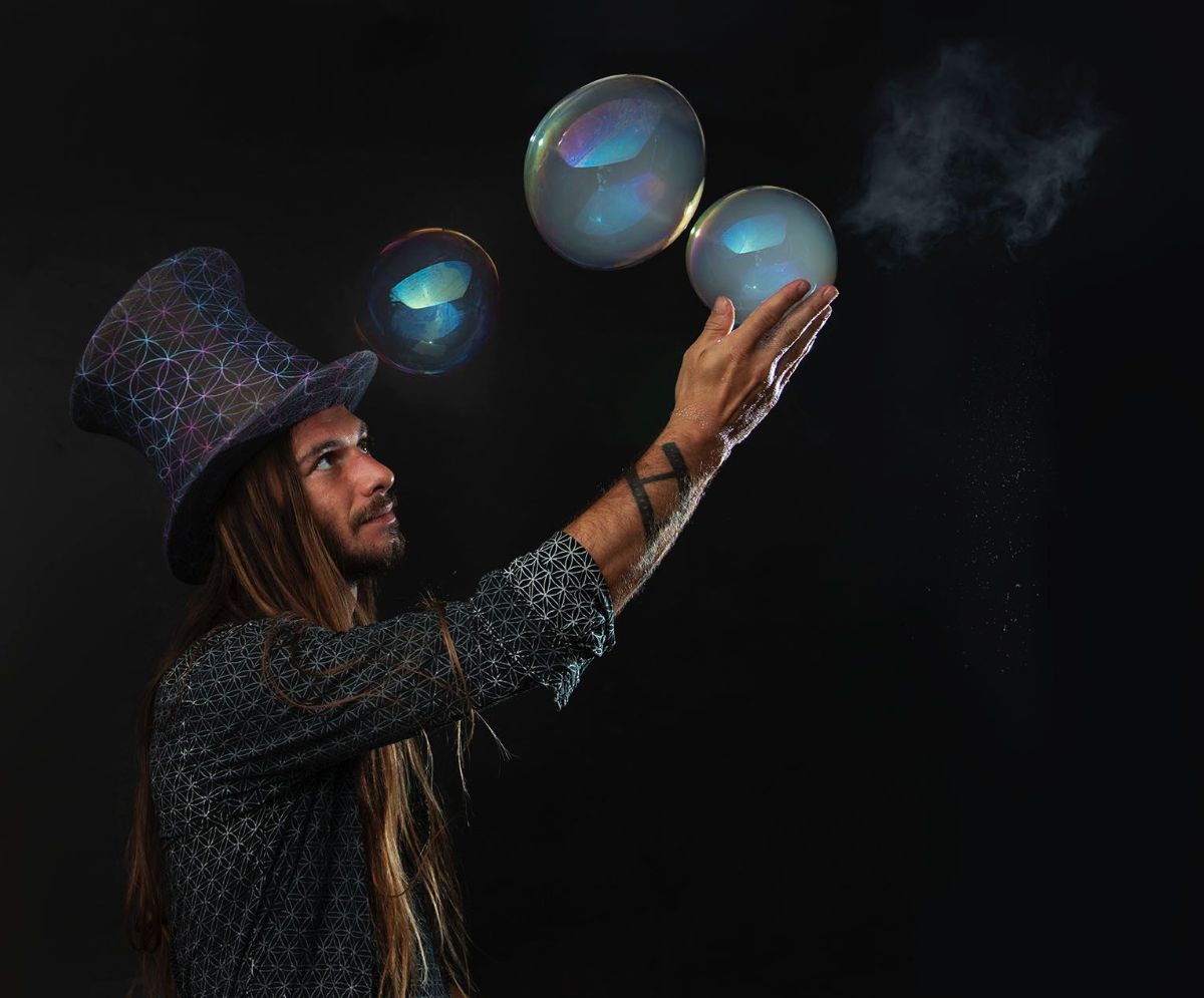 Maxwell the Bubbleologist