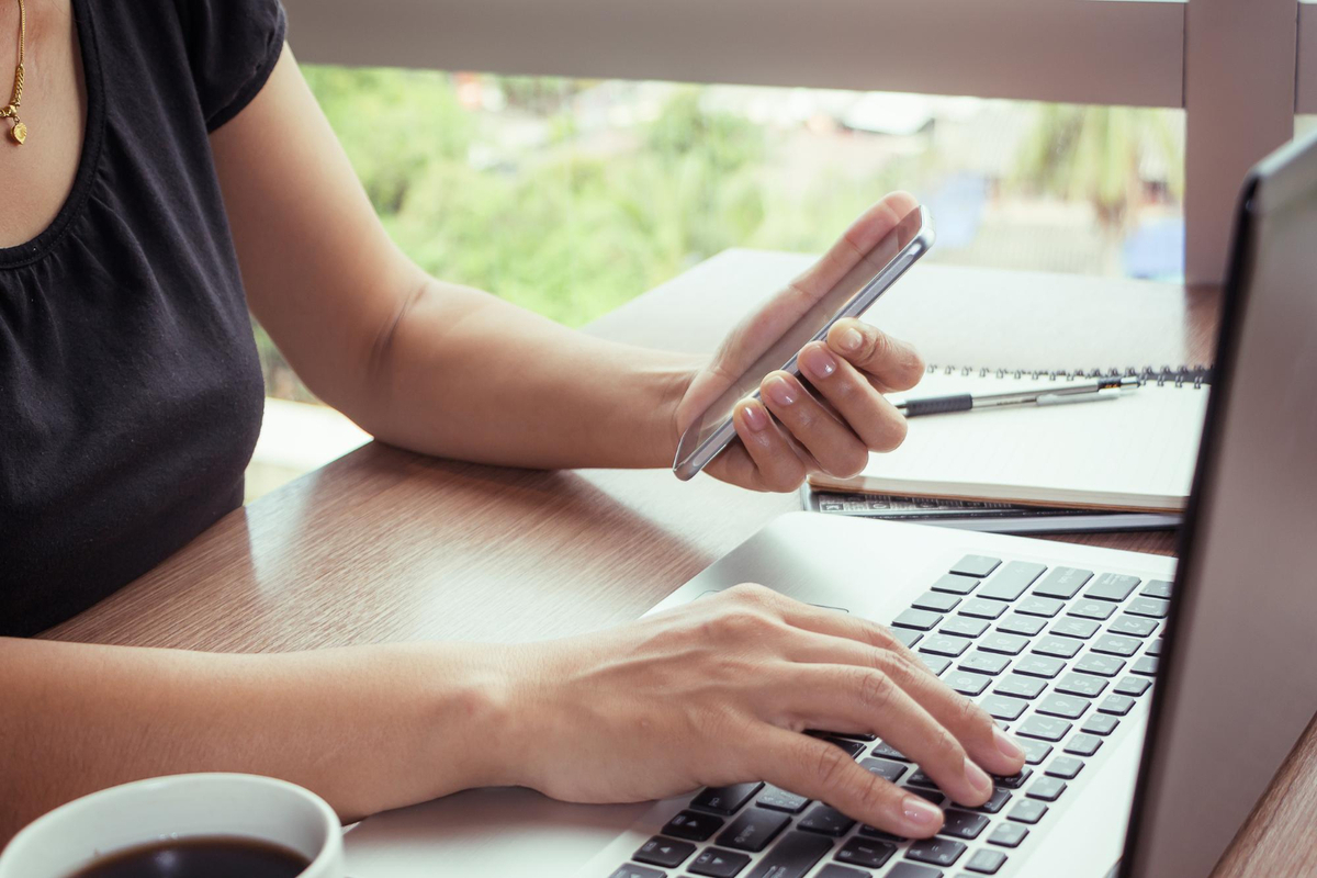 Atendimento ao Cliente por Redes Sociais e WhatsApp por Bruna Rebelo