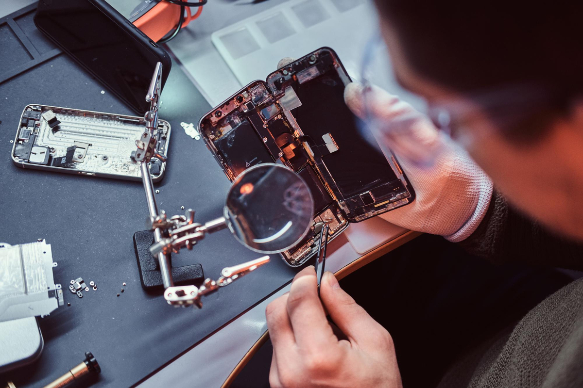 Basic Smartphone Maintenance by Professional Degree