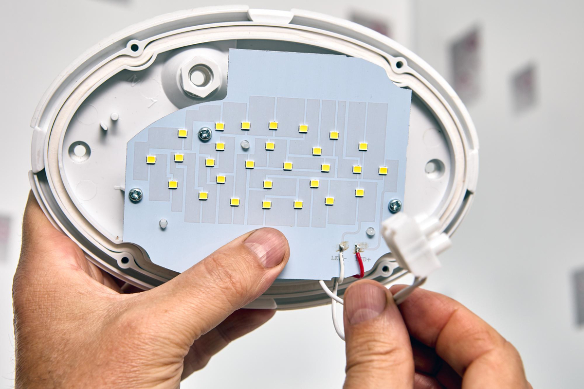 Basic Electricity by Playing with Ideas