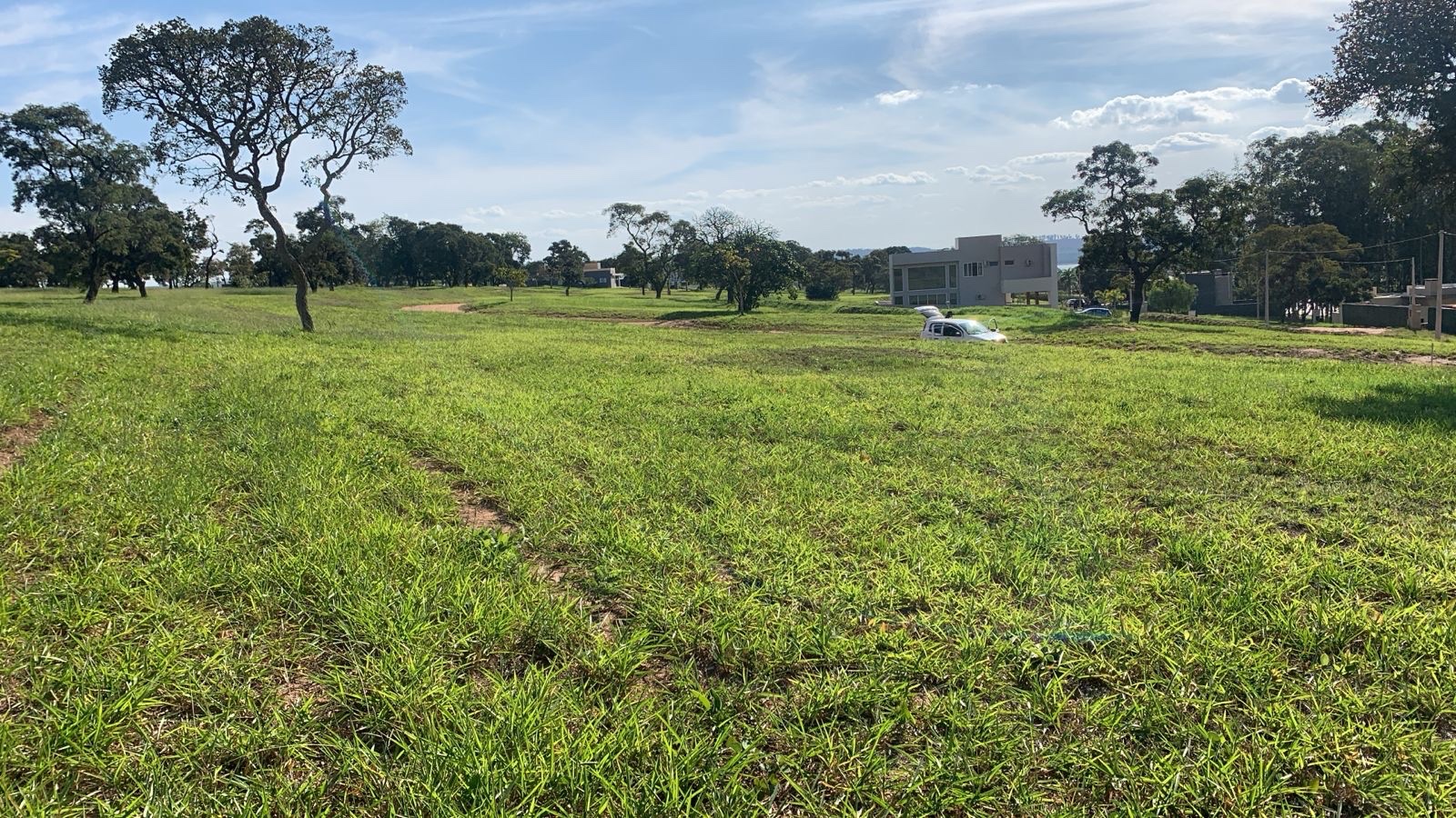 Foto 4 de Terreno à venda de frente para o lago com 2 frentes no Riviera de Santa Cristina XIII