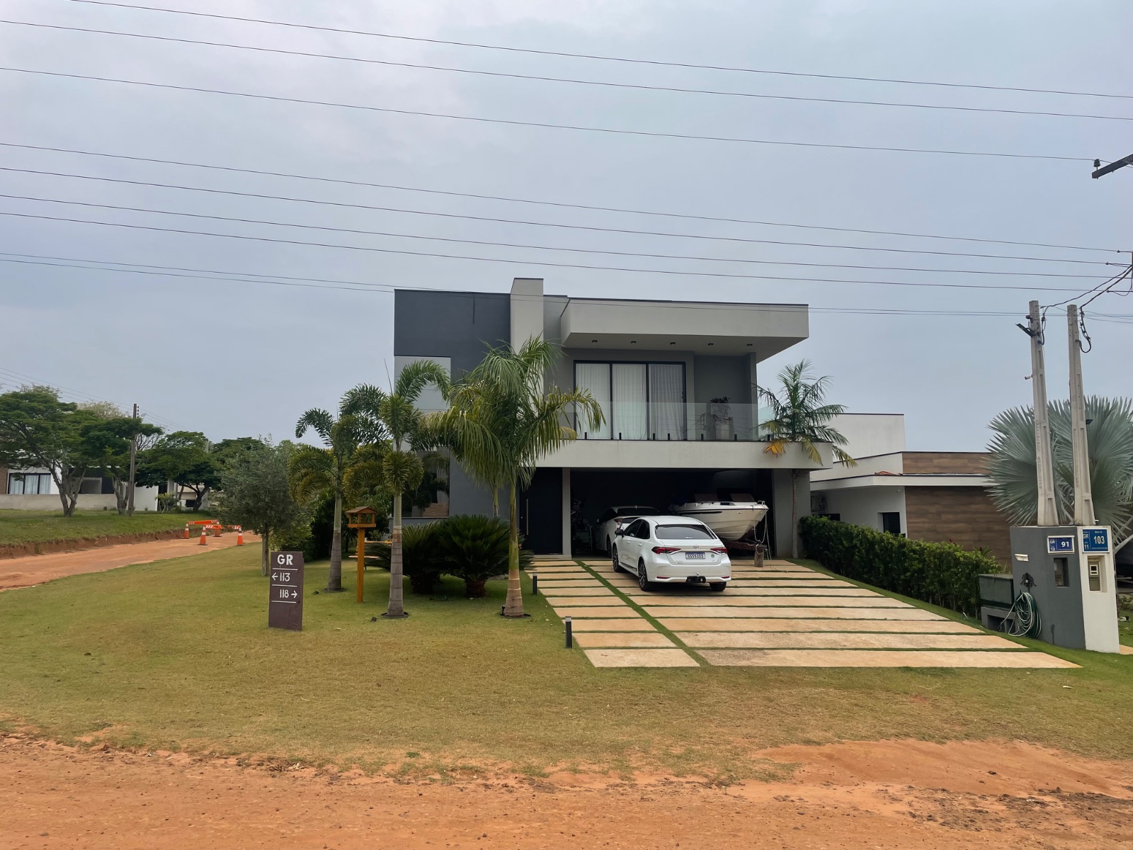 Sobrado à venda próximo ao clube no setor Iate do Riviera de Santa Cristina XIII
