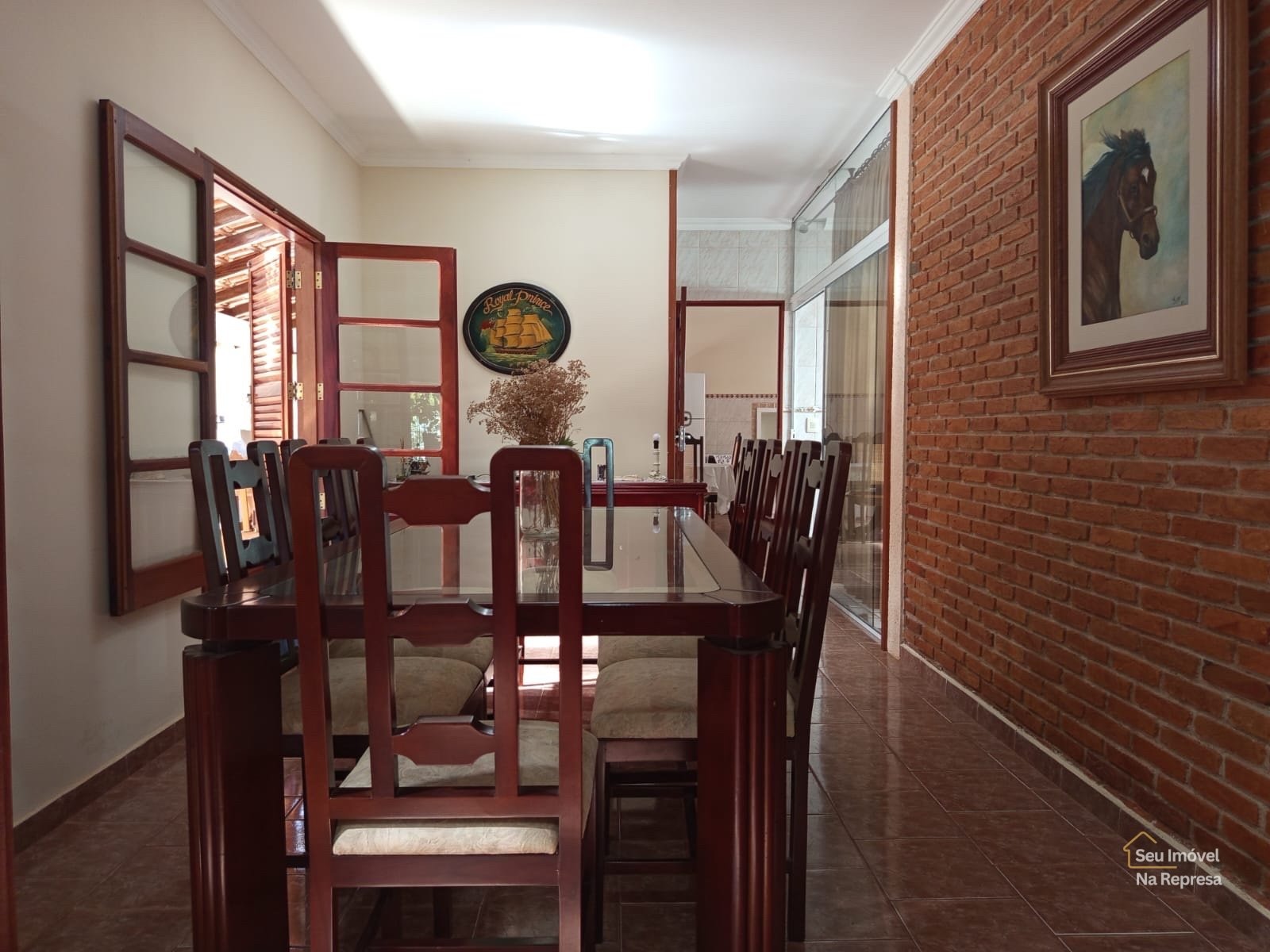 Foto 4 de Casa Charmosa com Estilo Rústico: Piscina Privativa e Acesso Exclusivo à Represa