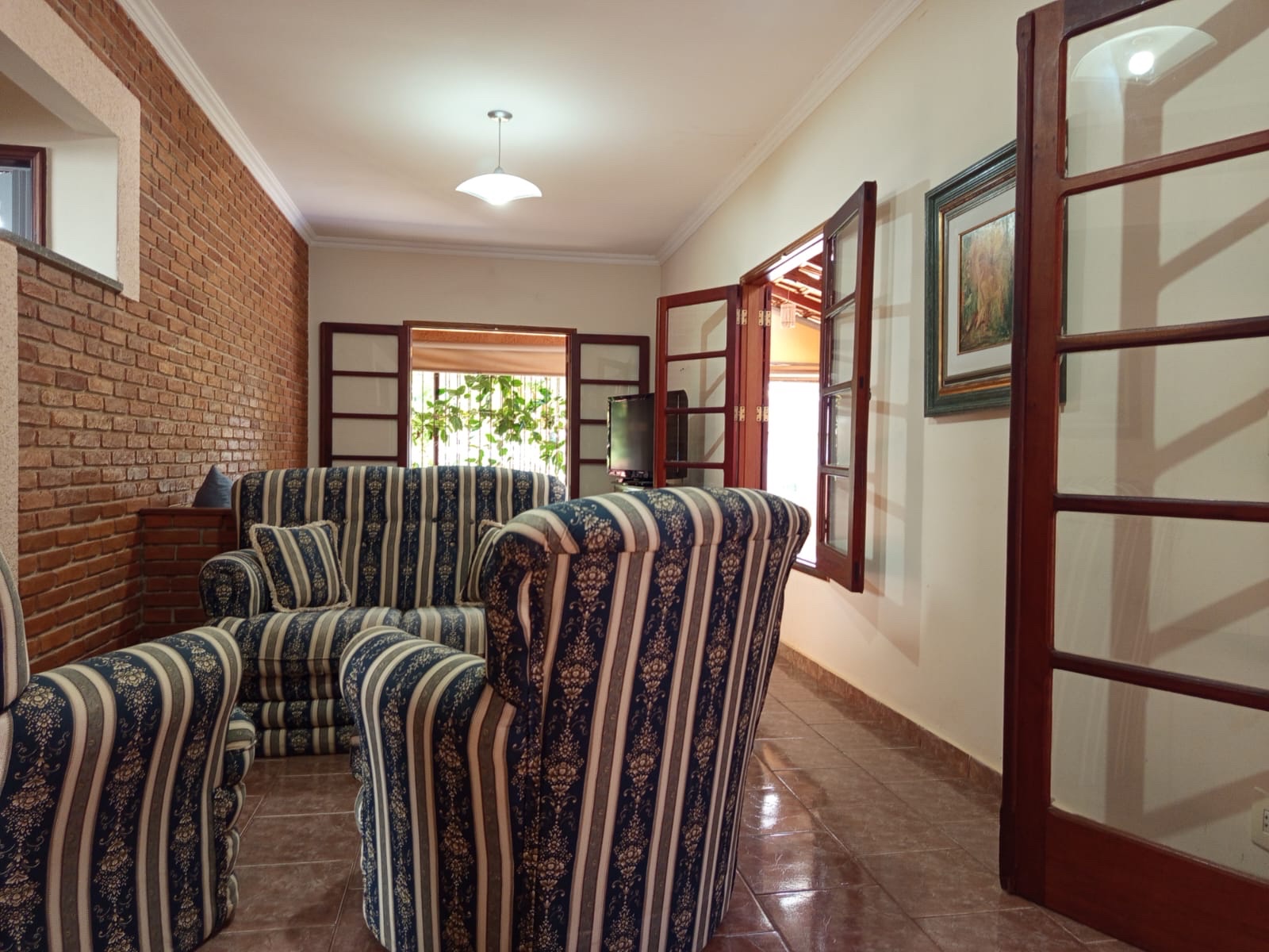 Foto 5 de Casa Charmosa com Estilo Rústico: Piscina Privativa e Acesso Exclusivo à Represa
