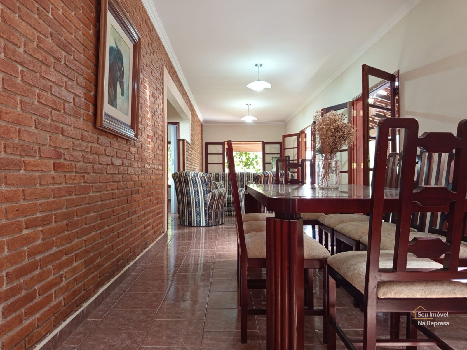 Foto 8 de Casa Charmosa com Estilo Rústico: Piscina Privativa e Acesso Exclusivo à Represa
