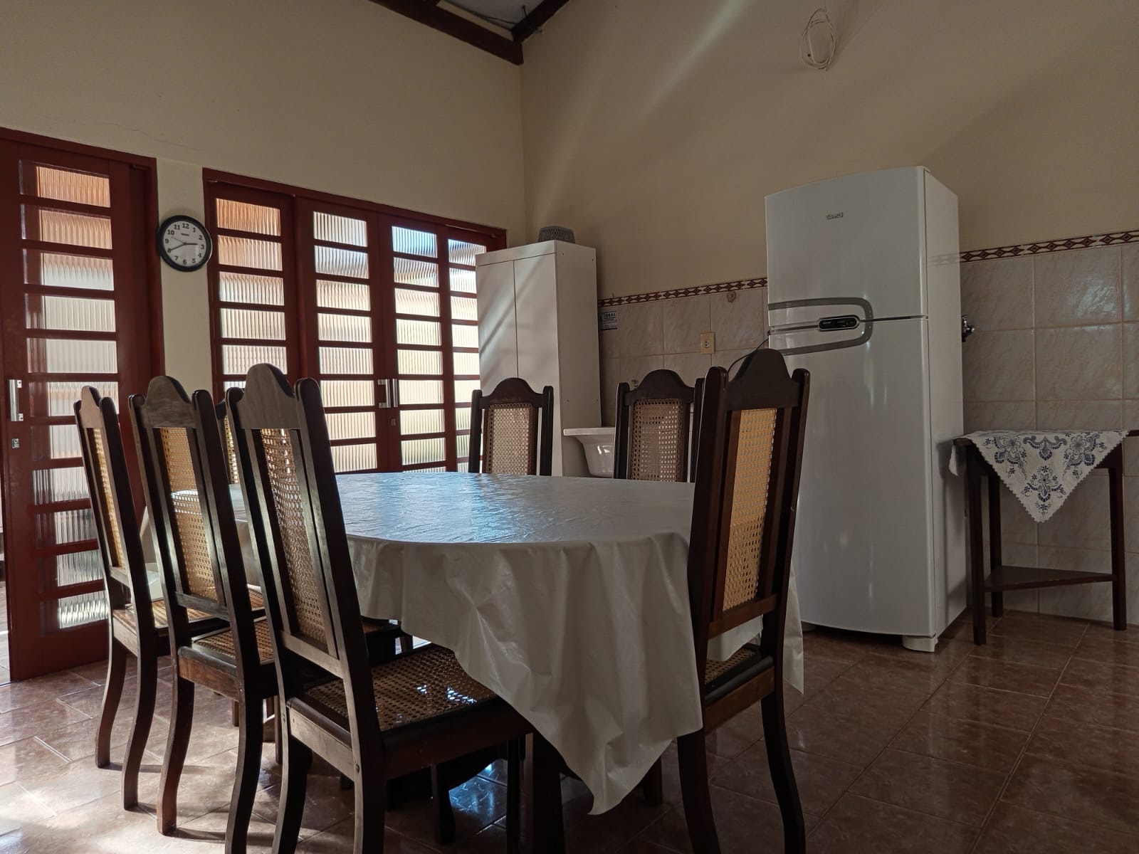 Foto 9 de Casa Charmosa com Estilo Rústico: Piscina Privativa e Acesso Exclusivo à Represa