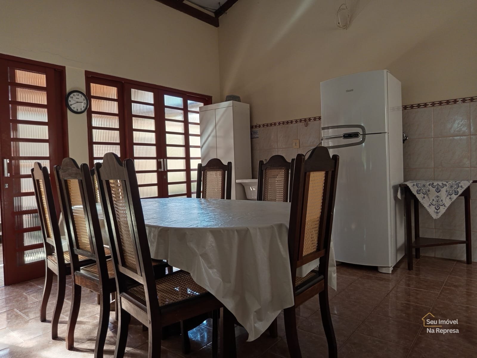 Foto 9 de Casa Charmosa com Estilo Rústico: Piscina Privativa e Acesso Exclusivo à Represa