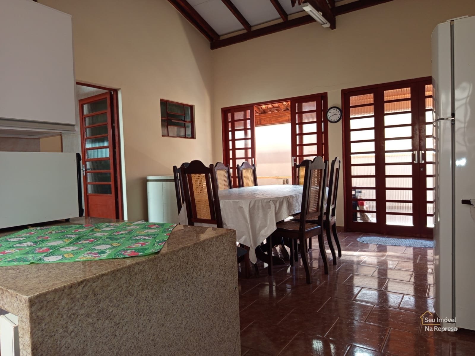 Foto 10 de Casa Charmosa com Estilo Rústico: Piscina Privativa e Acesso Exclusivo à Represa