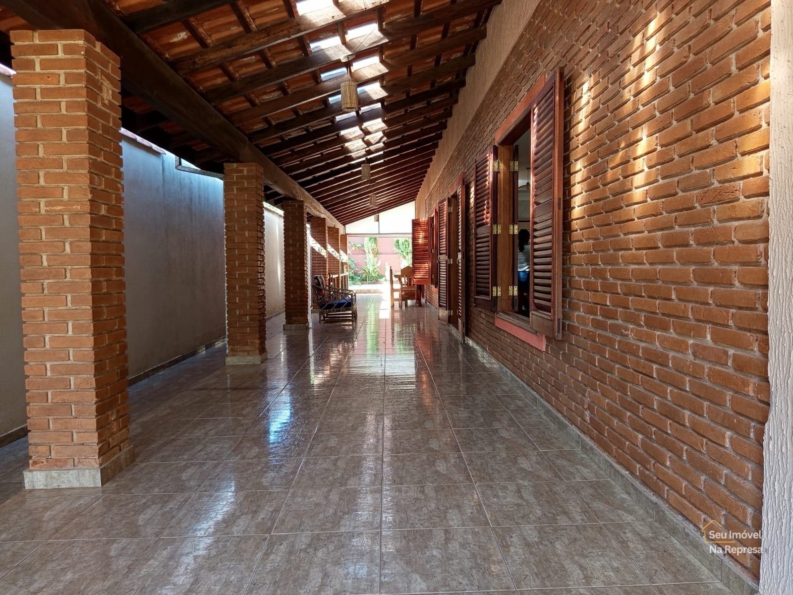 Foto 14 de Casa Charmosa com Estilo Rústico: Piscina Privativa e Acesso Exclusivo à Represa