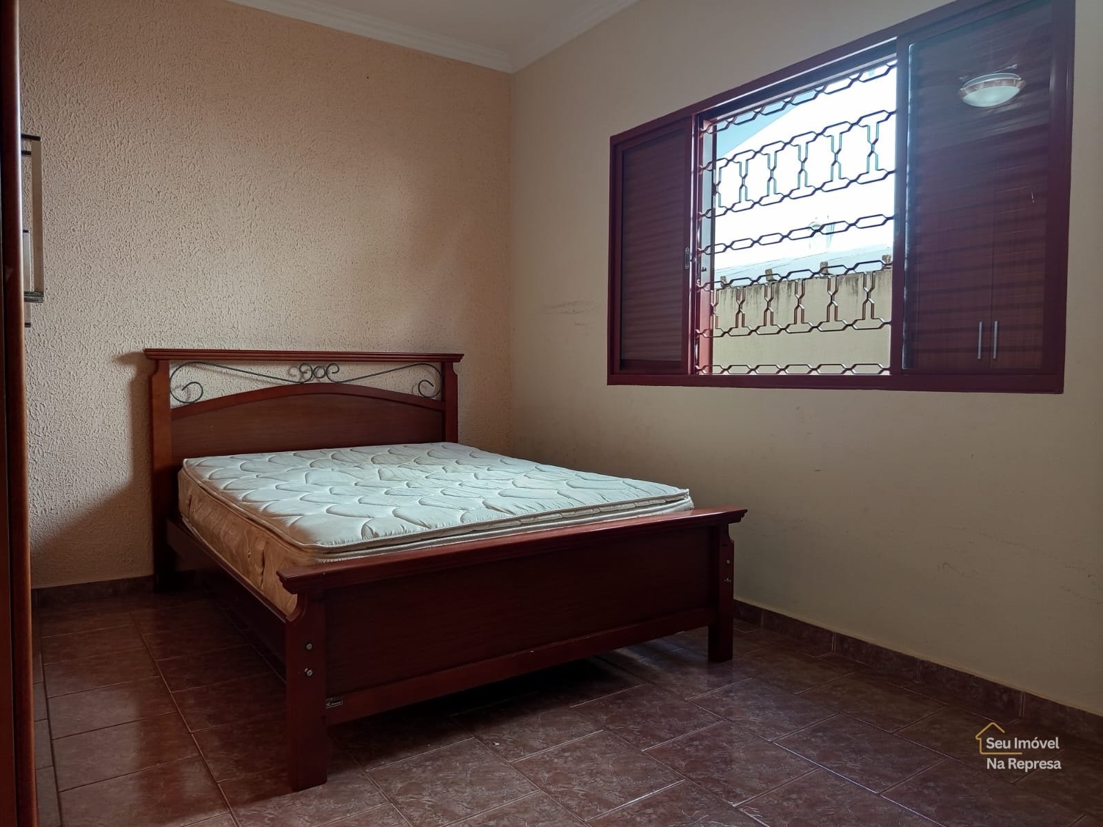 Foto 17 de Casa Charmosa com Estilo Rústico: Piscina Privativa e Acesso Exclusivo à Represa