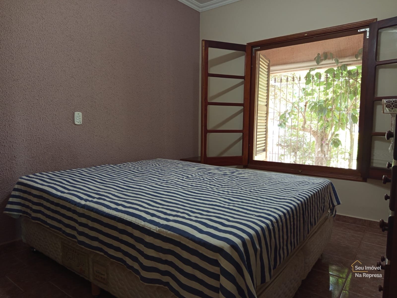 Foto 18 de Casa Charmosa com Estilo Rústico: Piscina Privativa e Acesso Exclusivo à Represa