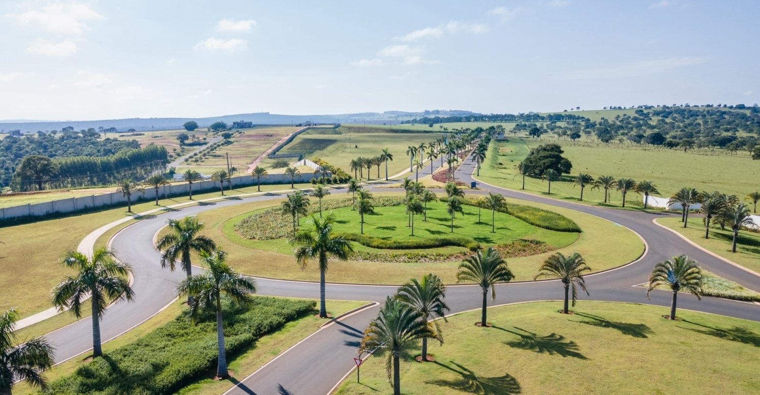Foto 8 de Lote de esquina à Venda | 432m² | na Riviera de Santa Cristina XIII - Setor Iate