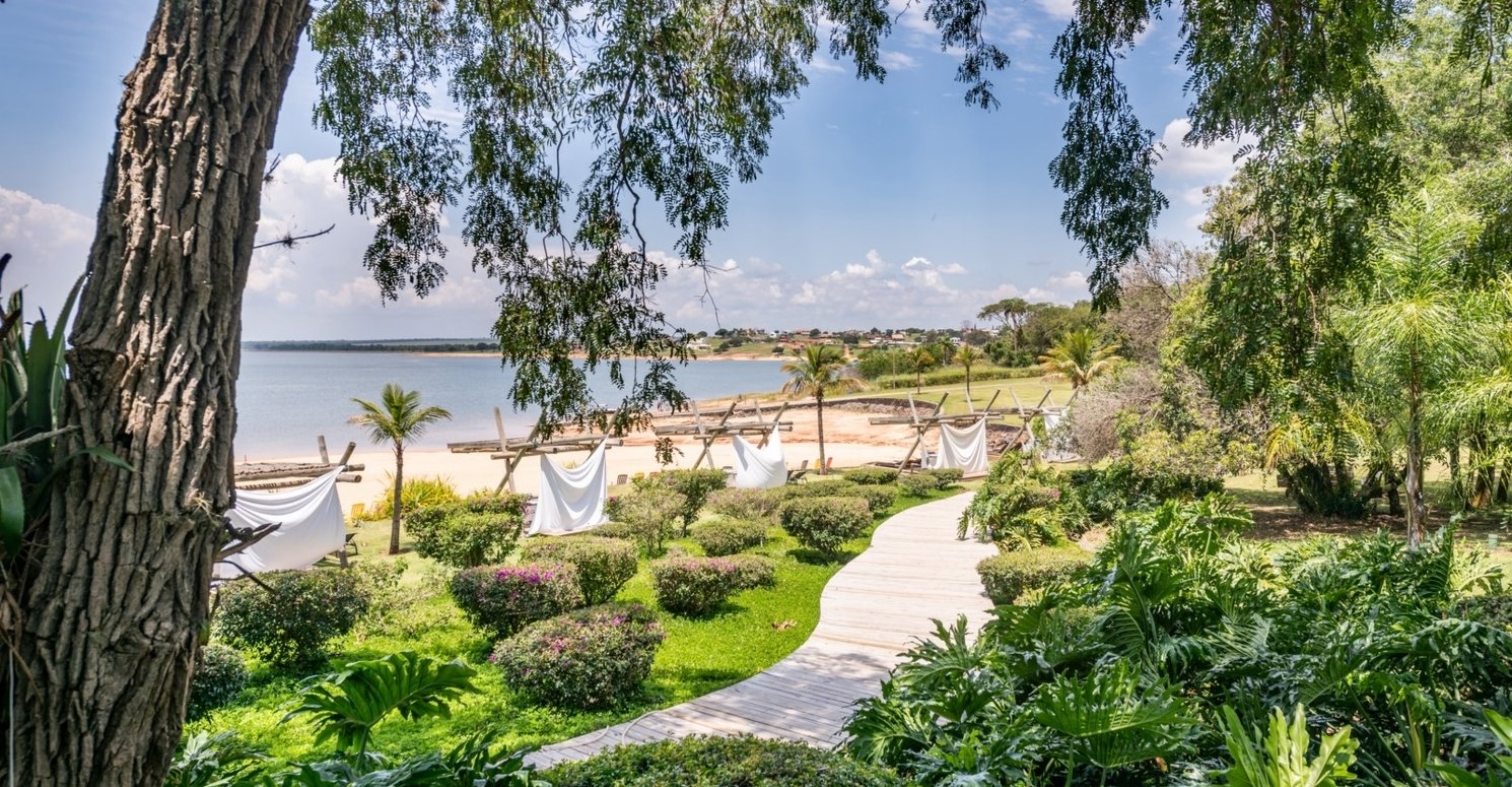 Foto 9 de Lote de esquina à Venda | 432m² | na Riviera de Santa Cristina XIII - Setor Iate