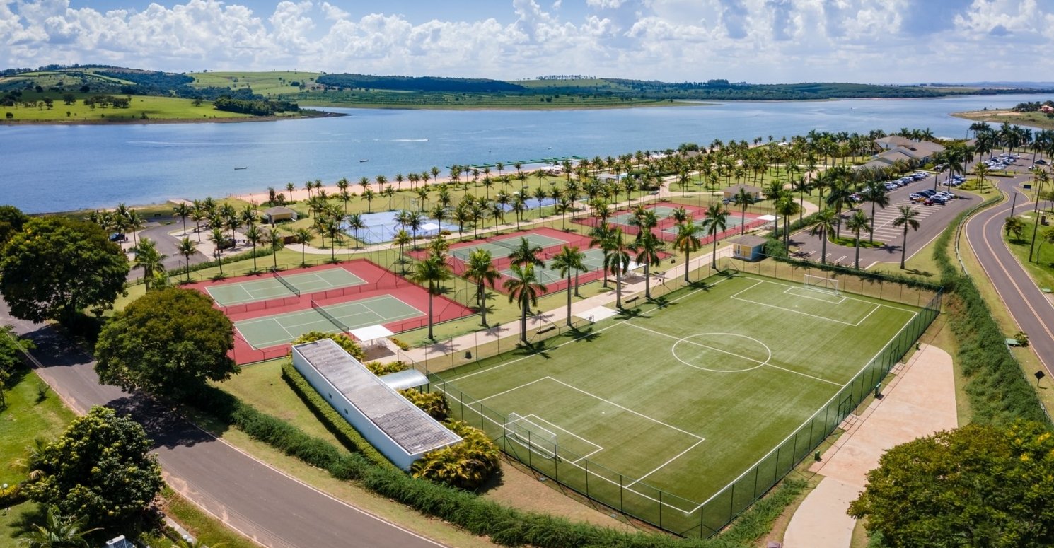 Foto 12 de Lote de esquina à Venda | 432m² | na Riviera de Santa Cristina XIII - Setor Iate
