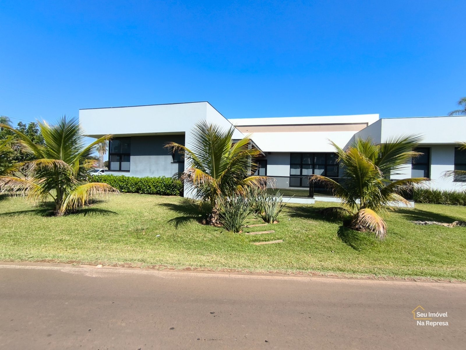 Mansão luxuosa e moderna à venda quadra FU no Riviera de Santa Cristina II