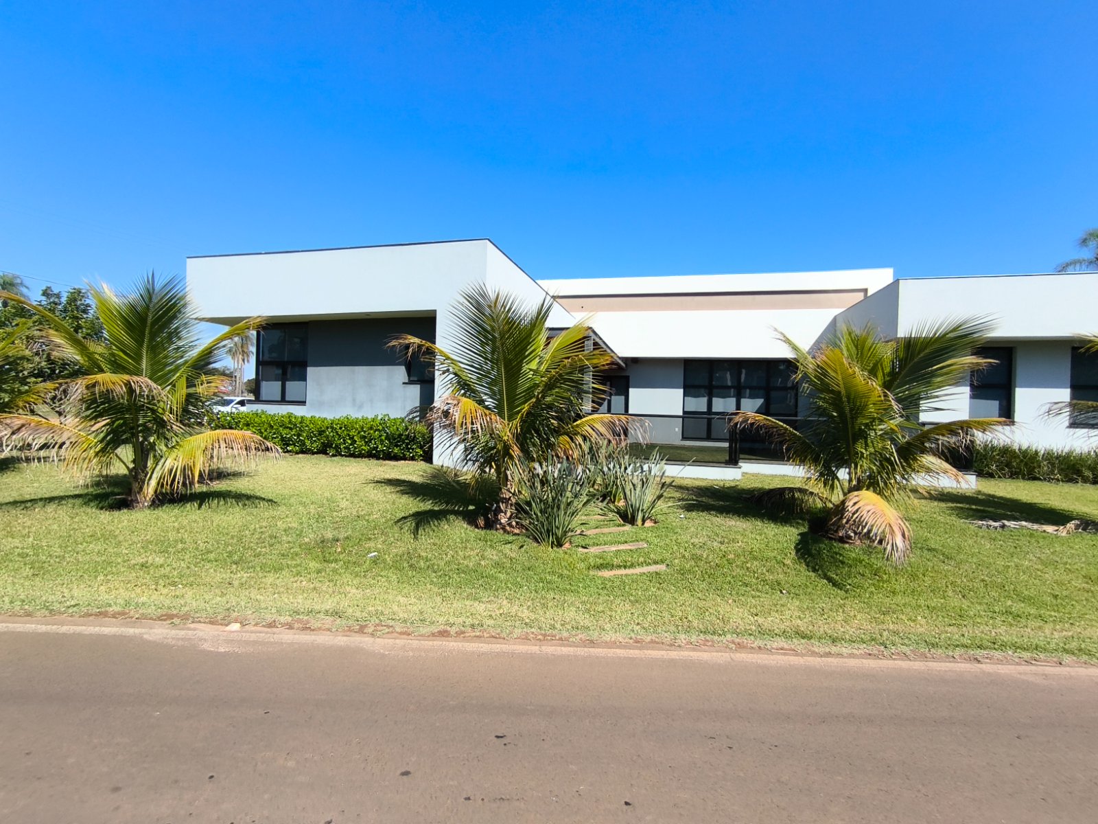 Mansão luxuosa e moderna à venda quadra FU no Riviera de Santa Cristina II