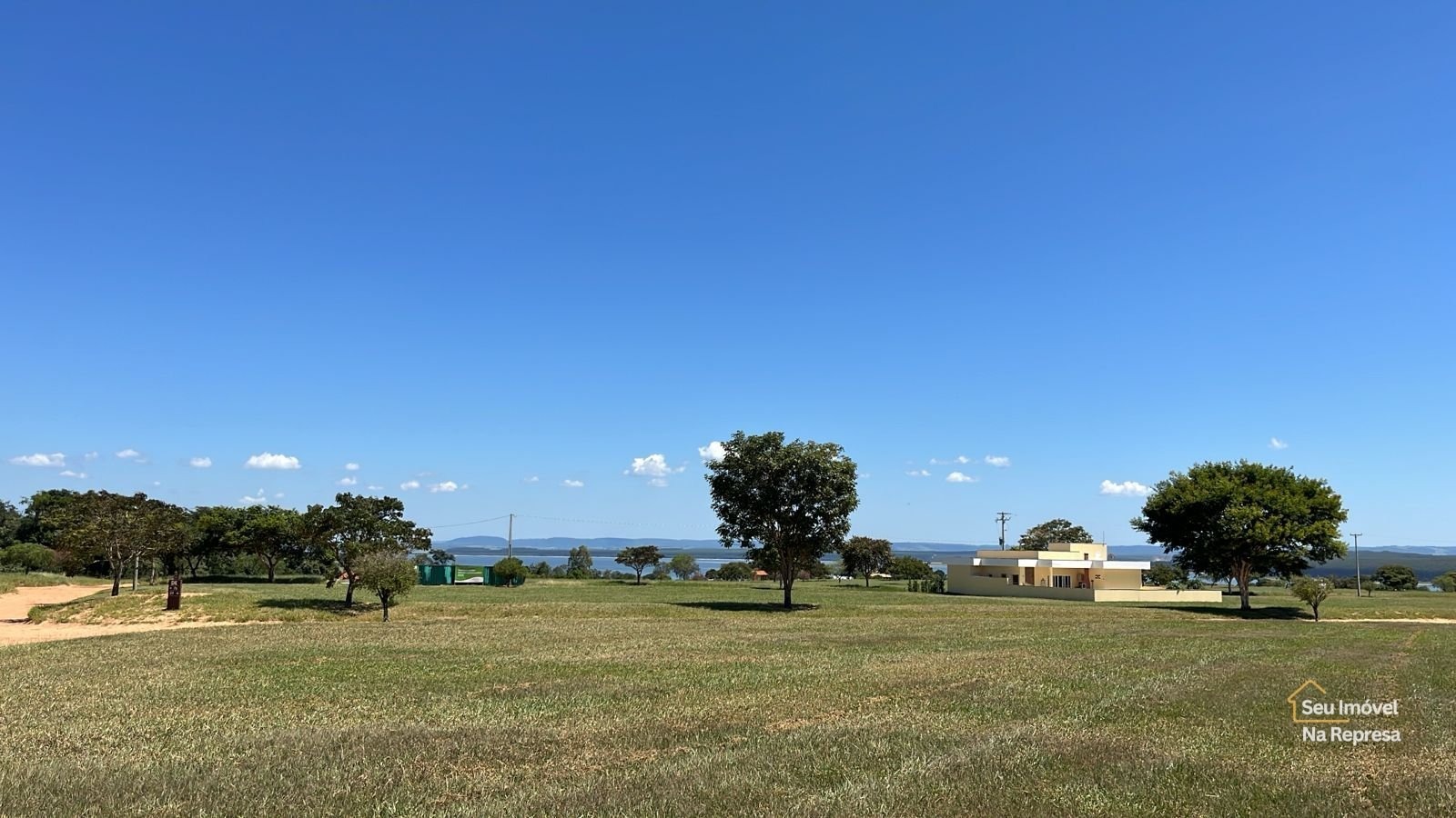 Foto 3 de Dois lotes à venda com 900 m² totais em Terra de Santa Cristina V