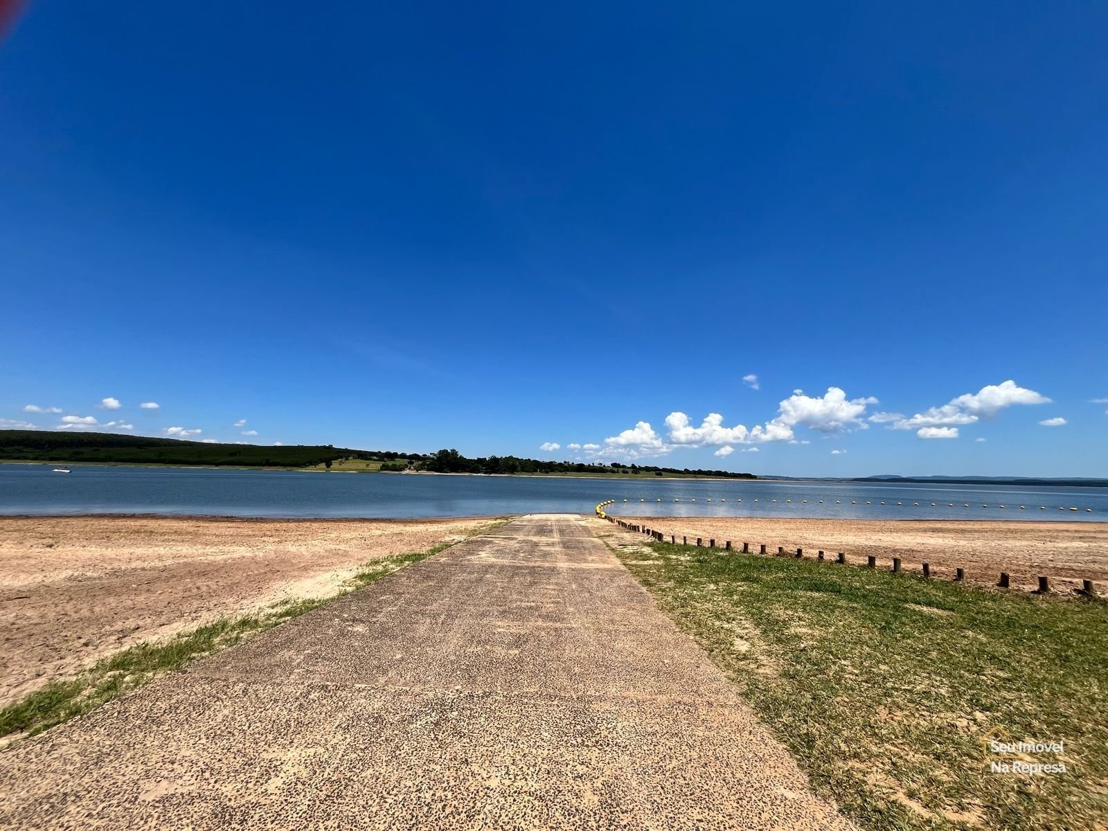 Foto 6 de Dois lotes à venda com 900 m² totais em Terra de Santa Cristina V
