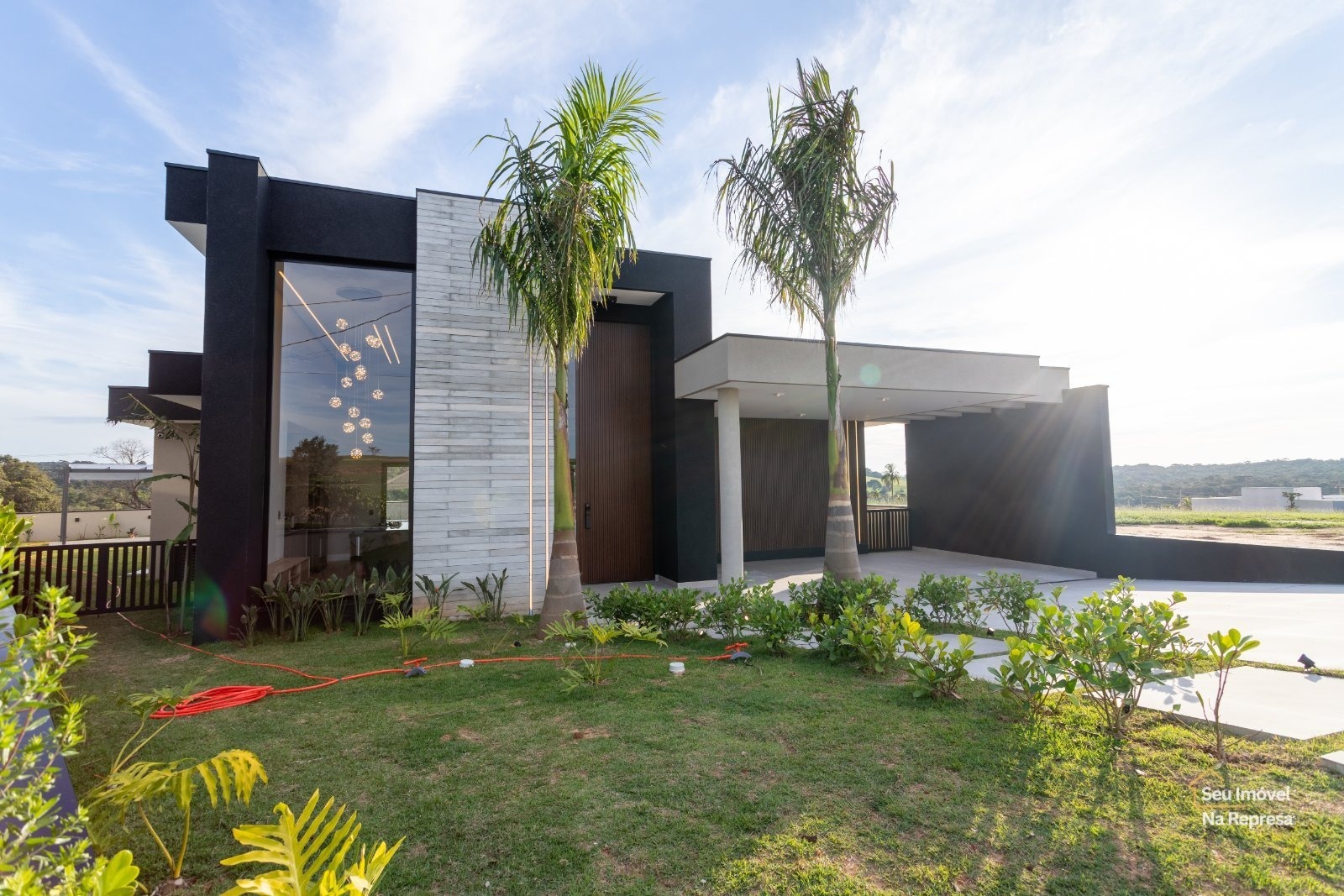 Foto 2 de Casa à venda com 4 quartos, duas suites, no asfalto, perto do clube Marina e Parque da Orla
