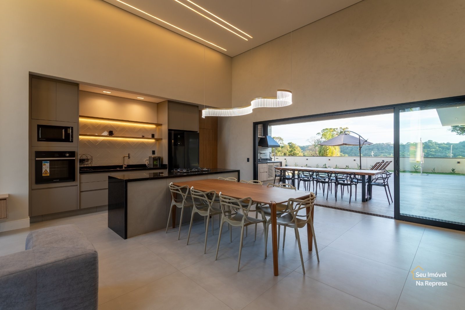 Foto 4 de Casa à venda com 4 quartos, duas suites, no asfalto, perto do clube Marina e Parque da Orla