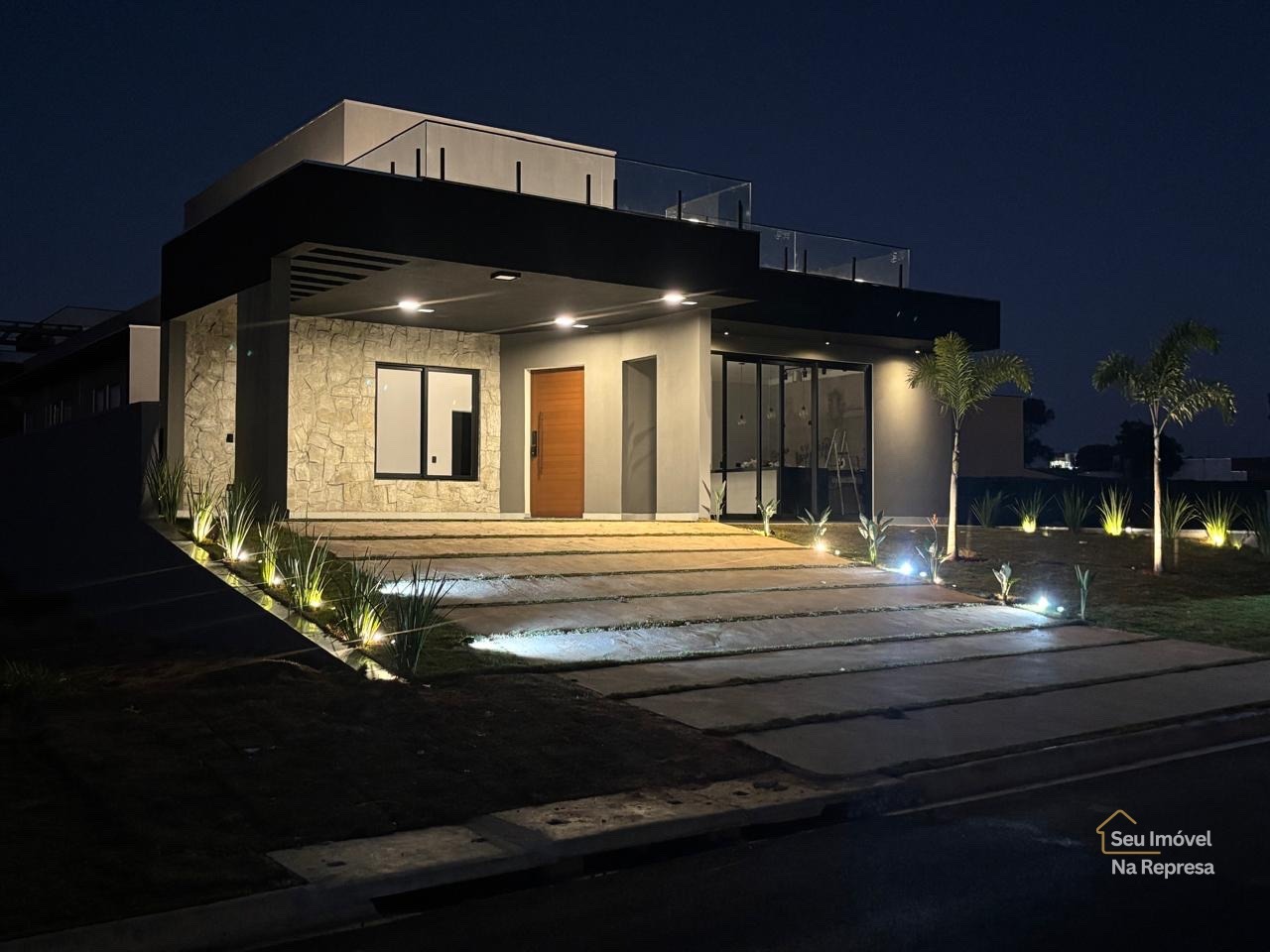 Casa moderna próxima ao parque da Orla na Quadra LT à venda no Riviera de Santa Cristina XIII