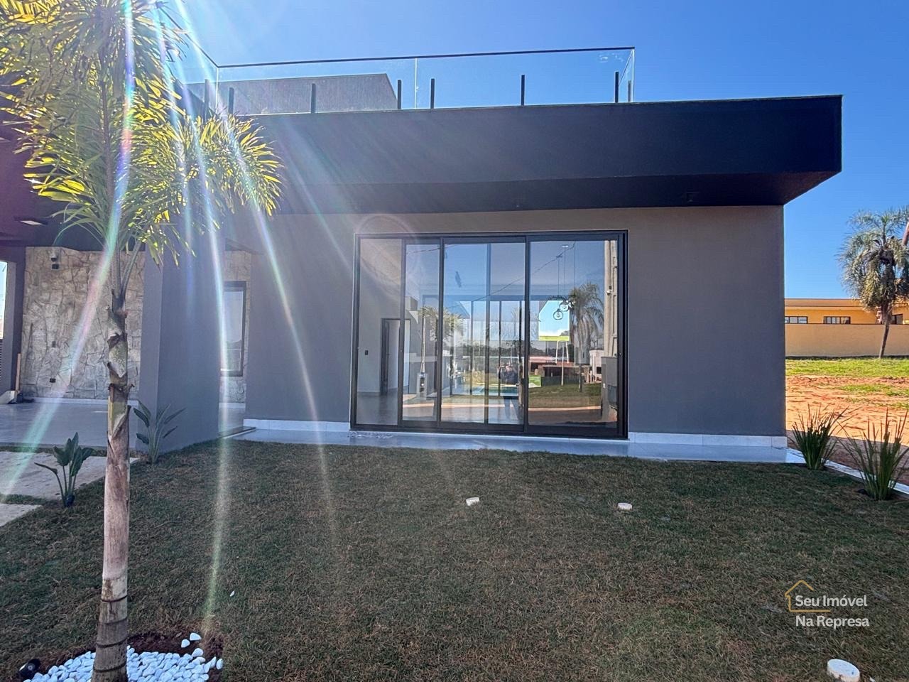Foto 2 de Casa moderna próxima ao parque da Orla na Quadra LT à venda no Riviera de Santa Cristina XIII