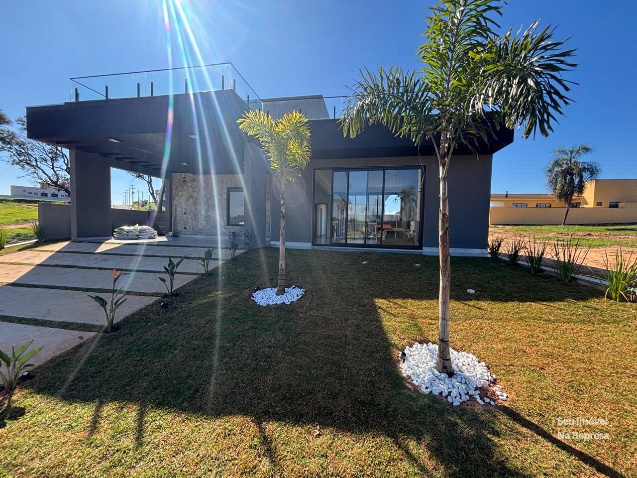Foto 3 de Casa moderna próxima ao parque da Orla na Quadra LT à venda no Riviera de Santa Cristina XIII