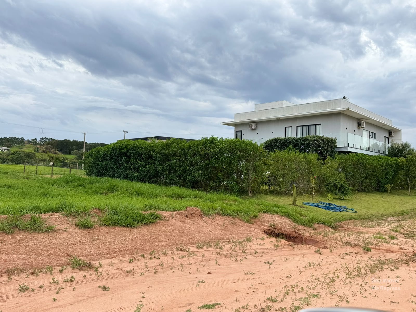 Terreno à venda próximo a cachoeira no Riviera de Santa Cristina XIII
