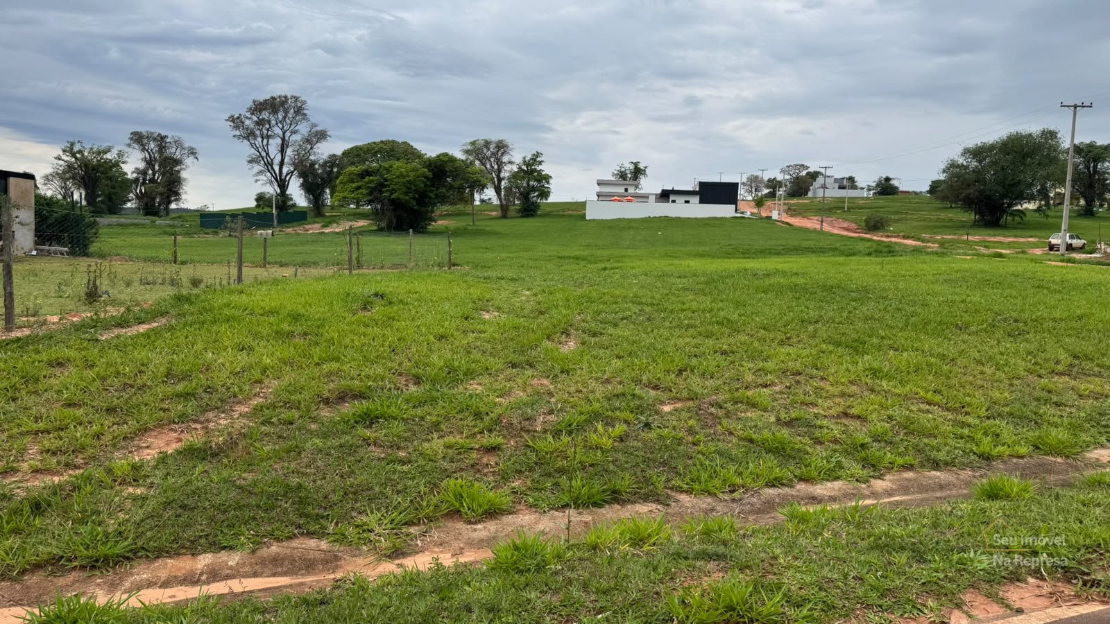 Foto 4 de Terreno à venda próximo a cachoeira no Riviera de Santa Cristina XIII