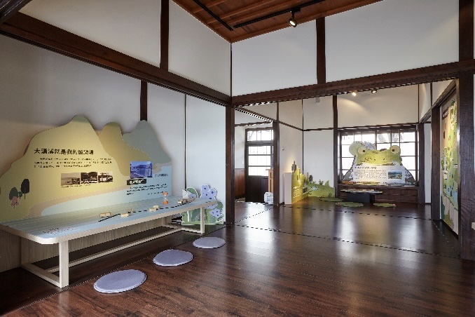 排版方式為依序排列，特殊的圖片排版需要先行做圖，再以一張圖片的方式上傳