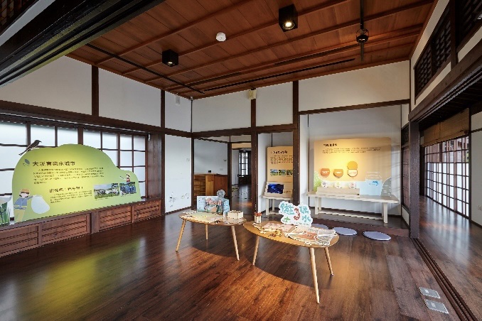 排版方式為依序排列，特殊的圖片排版需要先行做圖，再以一張圖片的方式上傳