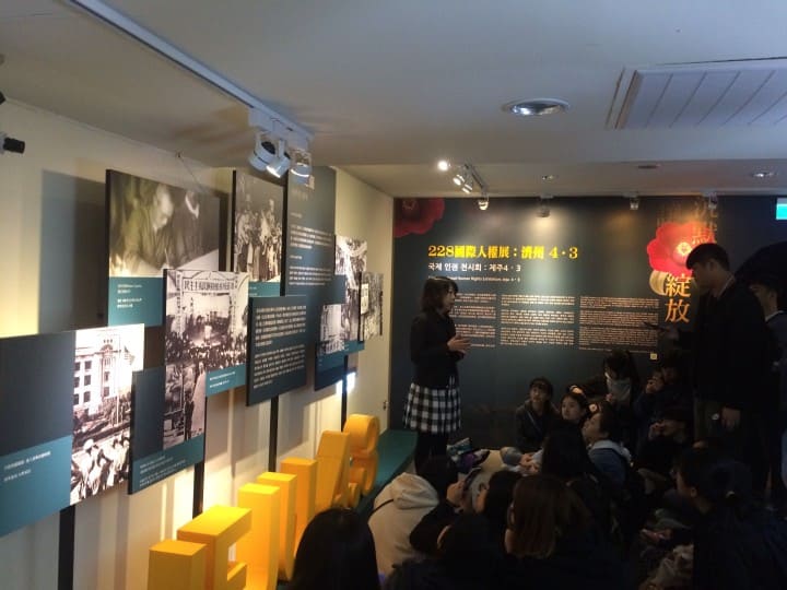 紀錄片、動畫片穿插設計，多媒體影音帶來更多元的觀展視角。