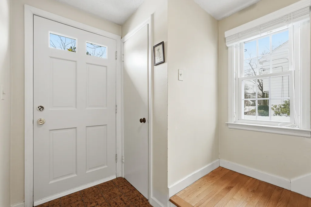 642_laurel_st_longmeadow_ma_01106_usa_005