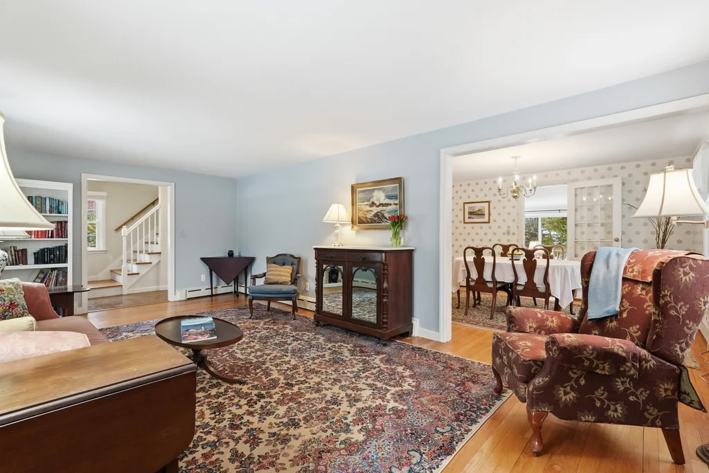 642_laurel_st_longmeadow_ma_01106_usa_008