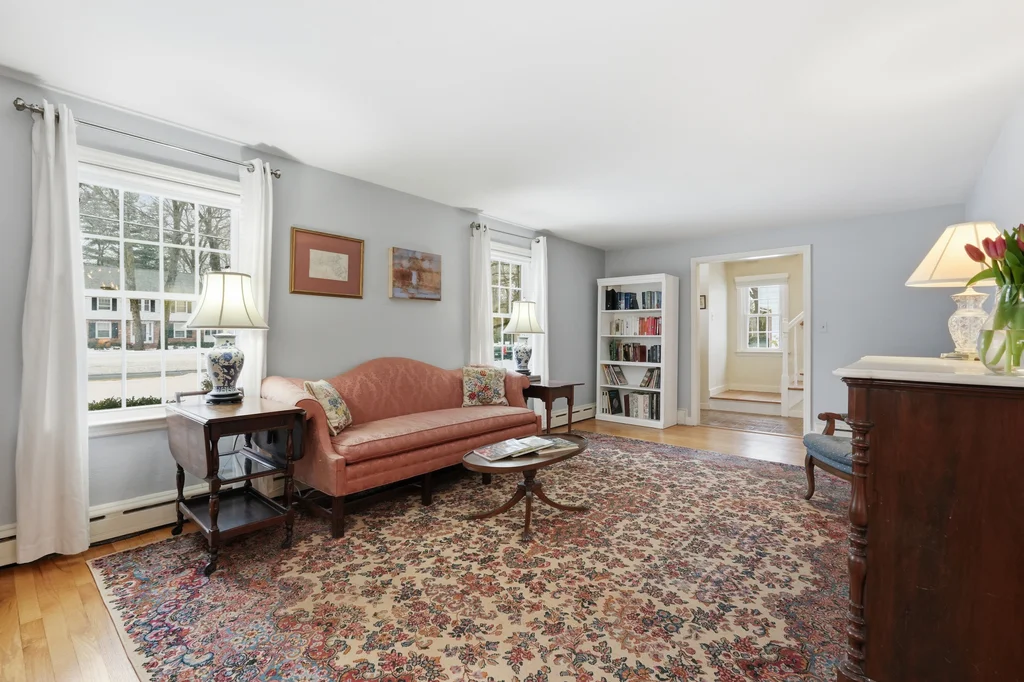 642_laurel_st_longmeadow_ma_01106_usa_009