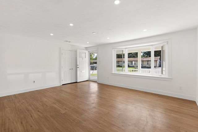 15 Roger Rd021