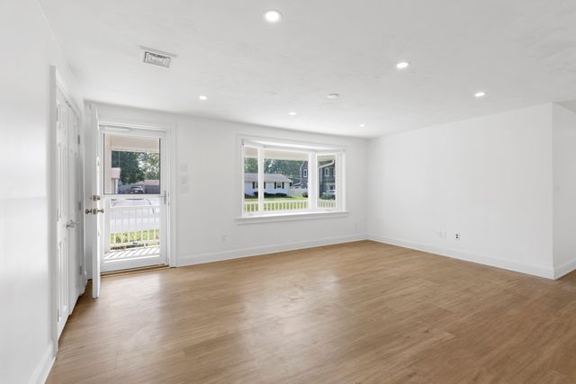 15 Roger Rd030