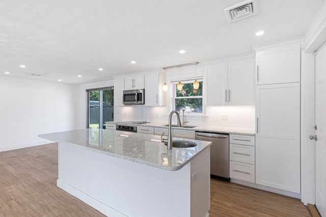15 Roger Rd033