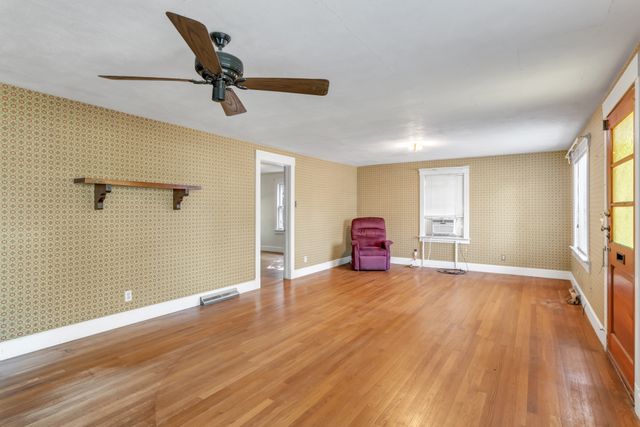 875 Main St-10