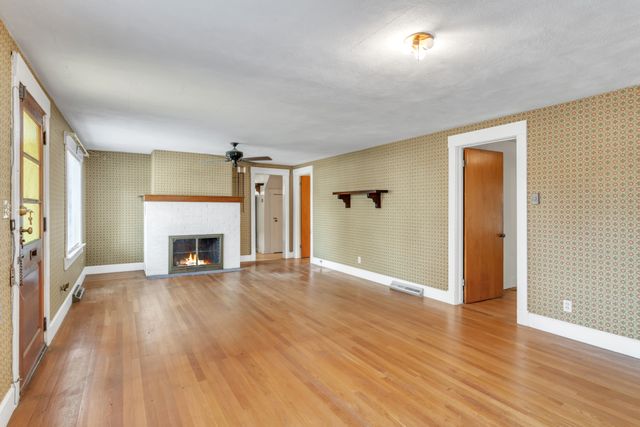 875 Main St-5