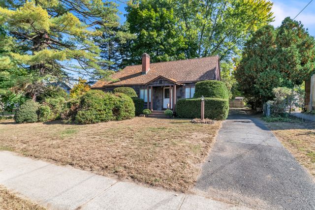 875 Main St
