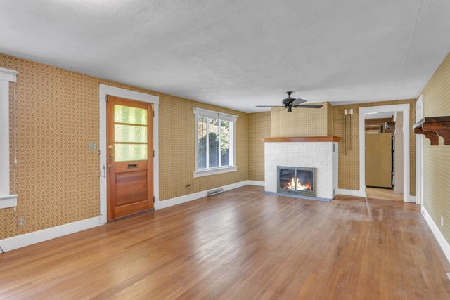 875 Main St-6