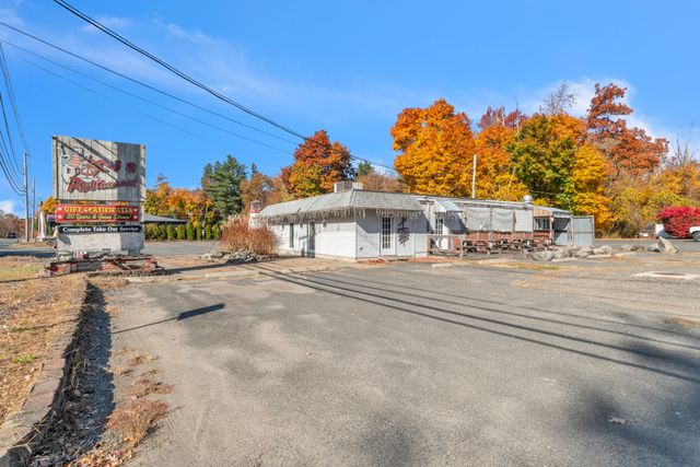 371 Boston Rd-11
