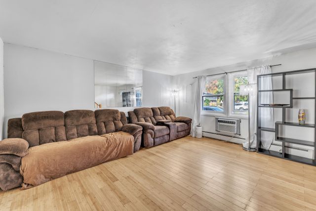 2 Manor Ct-10