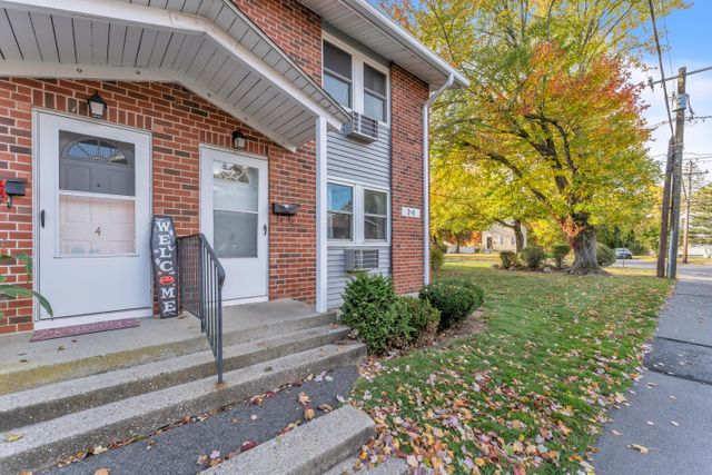 2 Manor Ct-5