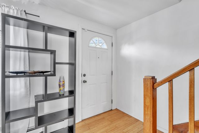 2 Manor Ct-7