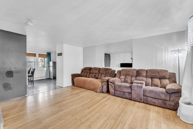 2 Manor Ct-8