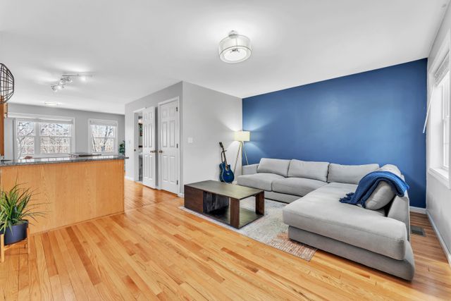 51 Marjorie Ln-3
