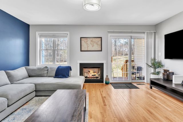51 Marjorie Ln-6